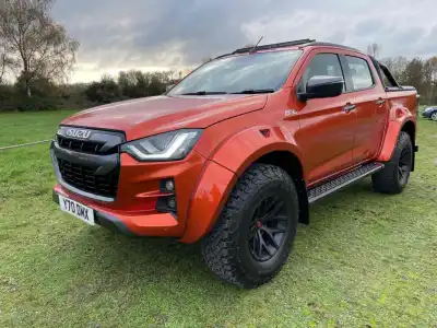 Ford Ranger Raptor SE v Isuzu D-Max Arctic Trucks AT35