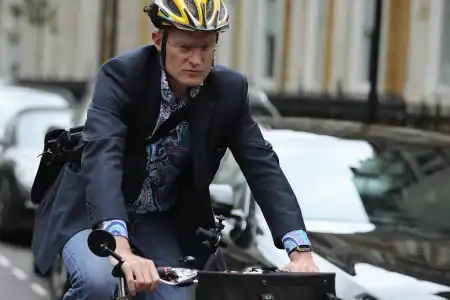 Twitter’s angriest cyclist posts video of reckless Discovery driver – but does he have a point this time?