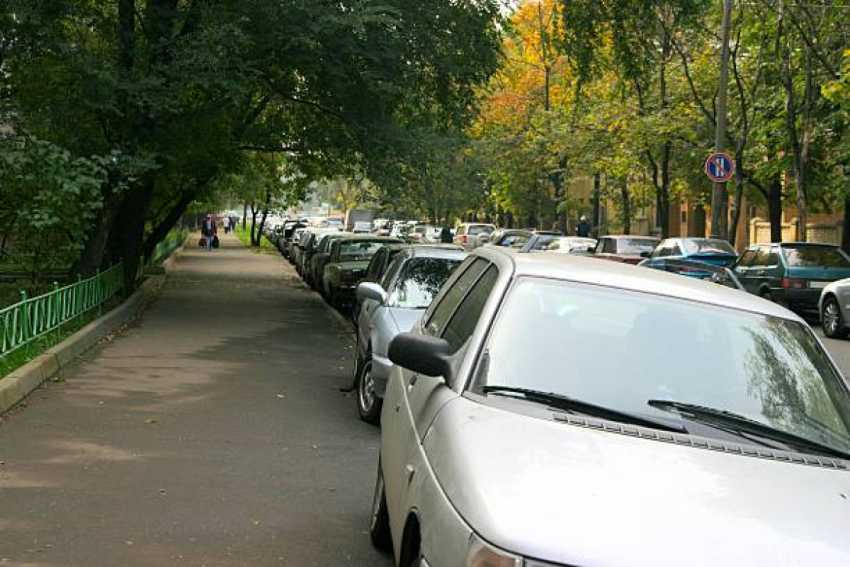 Pavement parking banned in Edinburgh from January