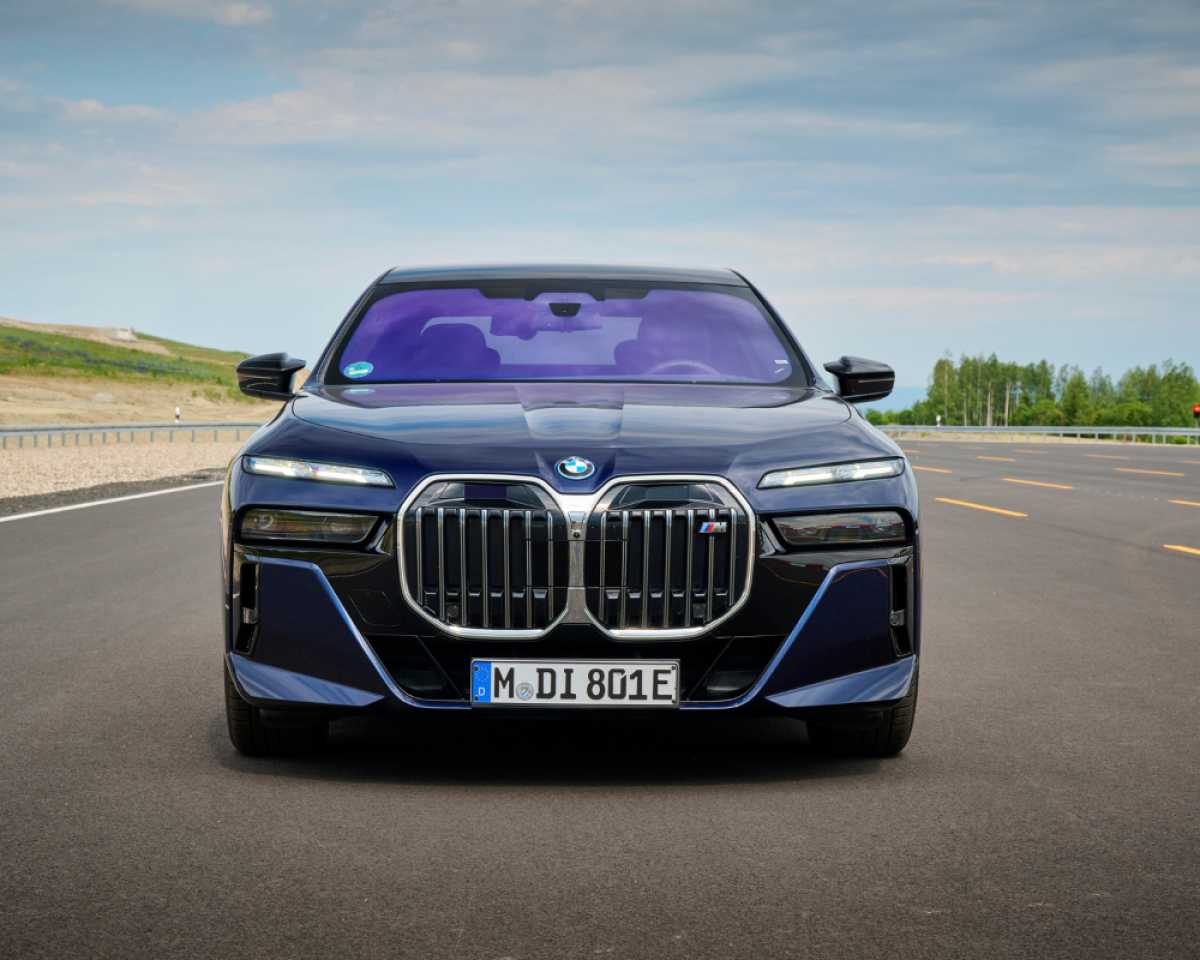 BMW to introduce a self-driving 7 Series in 2024: Here’s what you need to know