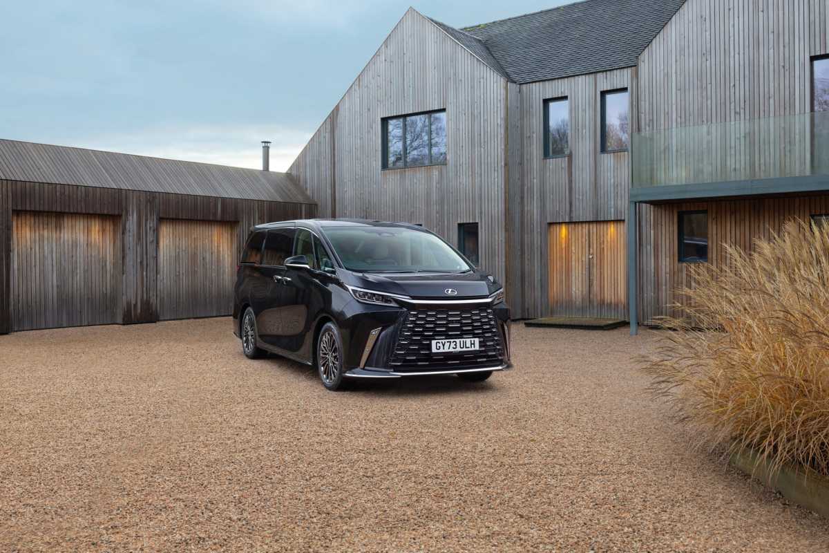 Lexus LM (2023 - )