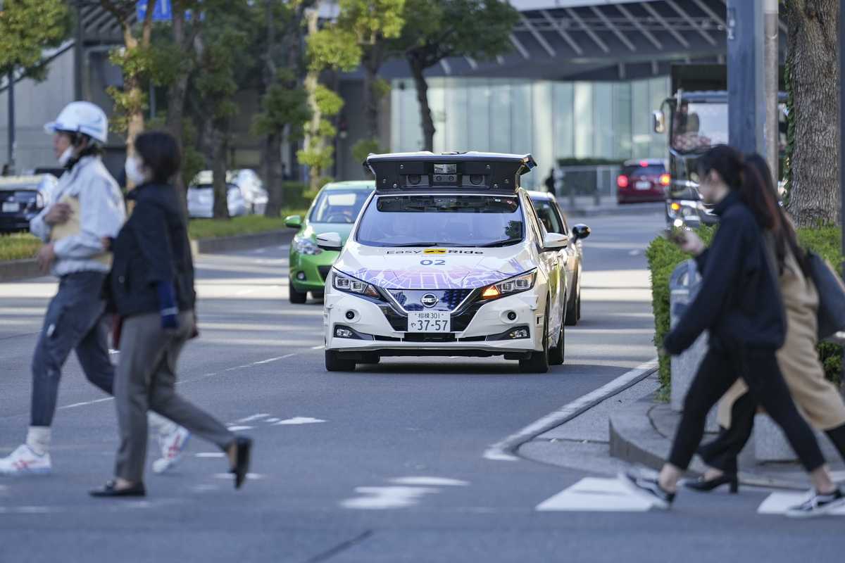 Nissan plans to roll out self-driving robotaxi service by 2027