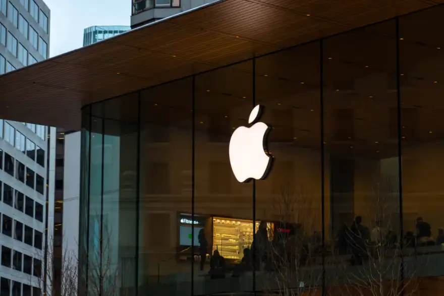 Apple shifts gears: abandons electric car plans for AI focus in strategic move