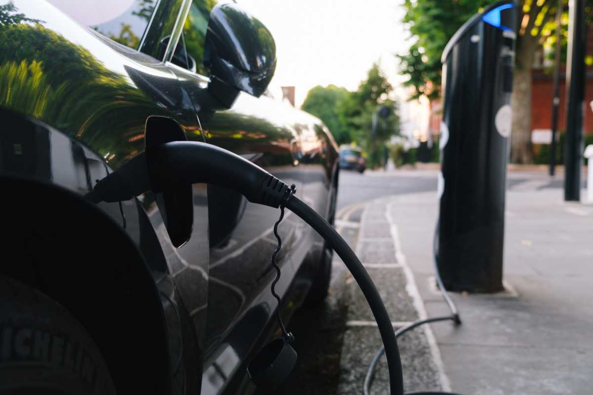 Government grant for home EV charging expanded to include on-street parking
