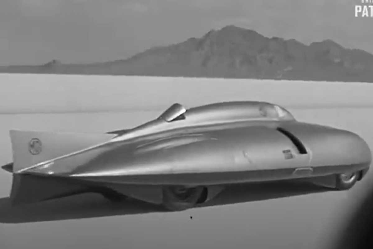 Watch: F1 driver Stirling Moss break the land speed record in an MG