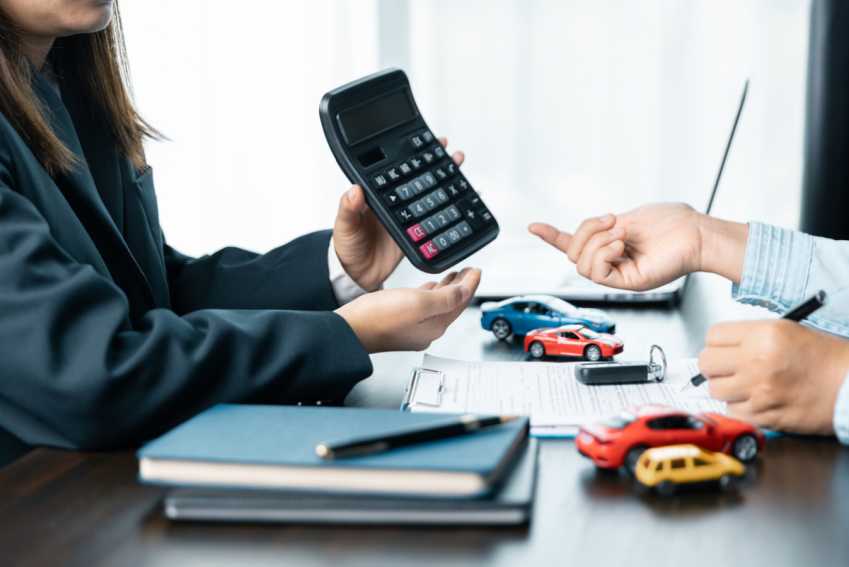 Young drivers spending up to 10% of income on car insurance