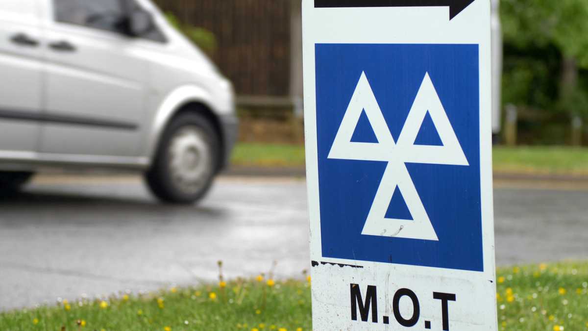 1 in 5 young drivers risk illegal driving by skipping MOTs and tyre replacements
