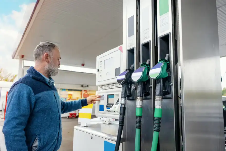Labour extends 5p fuel duty cut through 2025