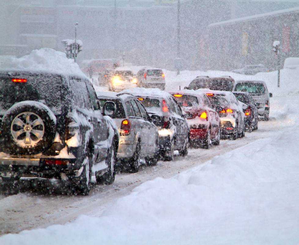 Is it Illegal to drive with snow on your car?