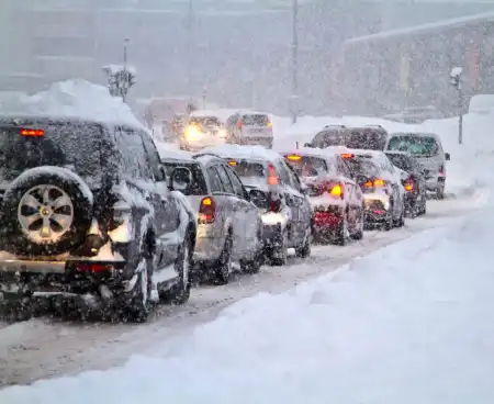 Is it Illegal to drive with snow on your car?