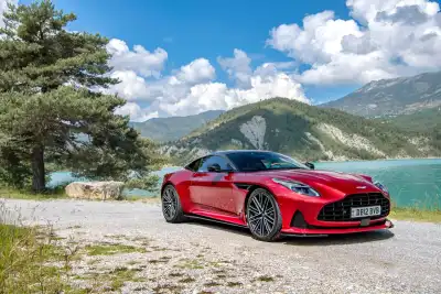 Aston Martin DB12 (2023 - )