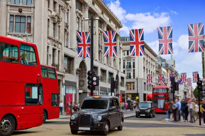 Sadiq Khan’s £150m plan to pedestrianise Oxford Street sparks debate