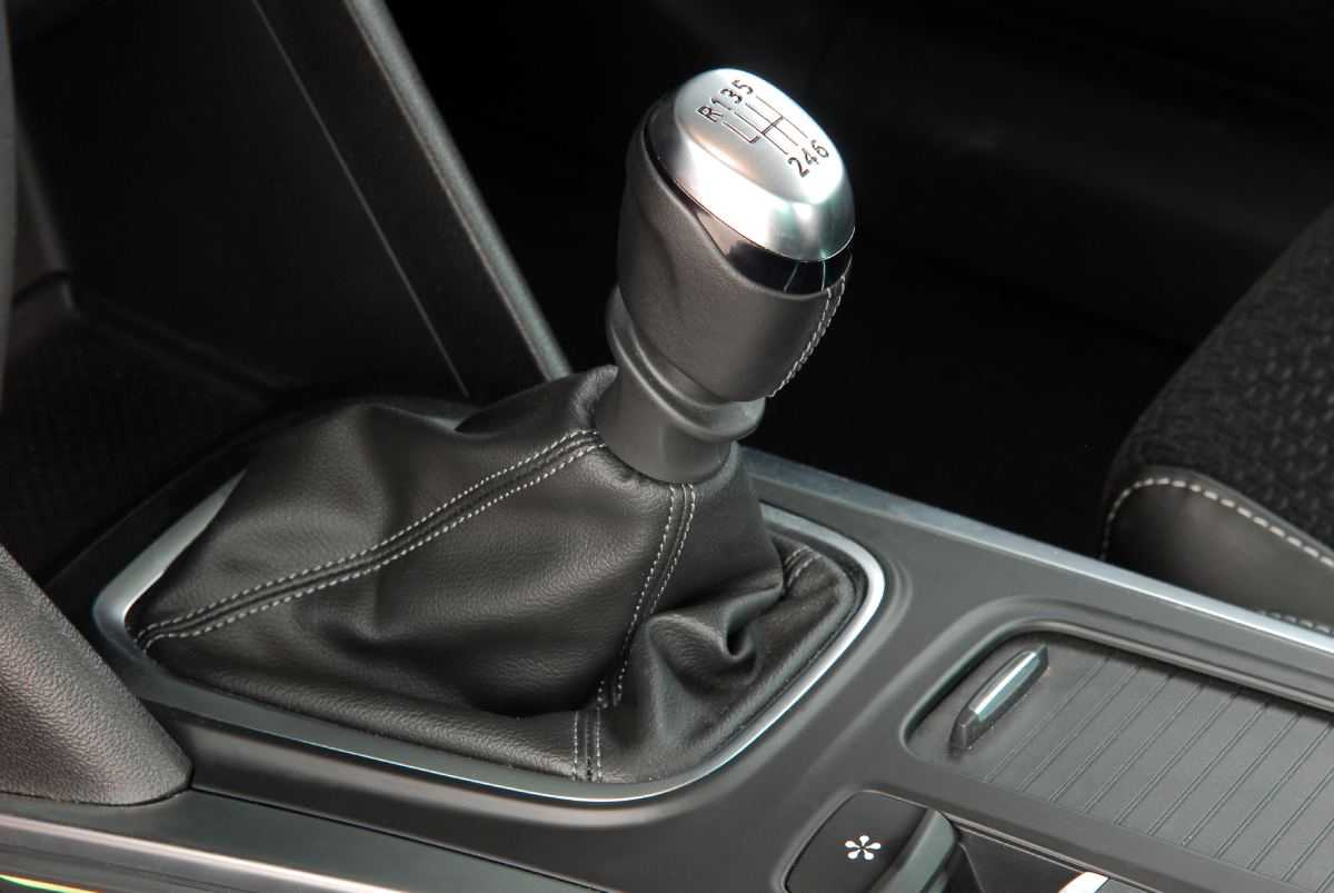 Manual gearboxes could disappear from new cars by 2037