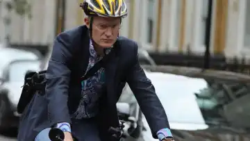 Jeremy Vine stops posting cycling videos after online abuse takes it toll