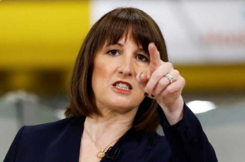 Rachel Reeves criticised as electric car drivers face new £3,100 tax bill