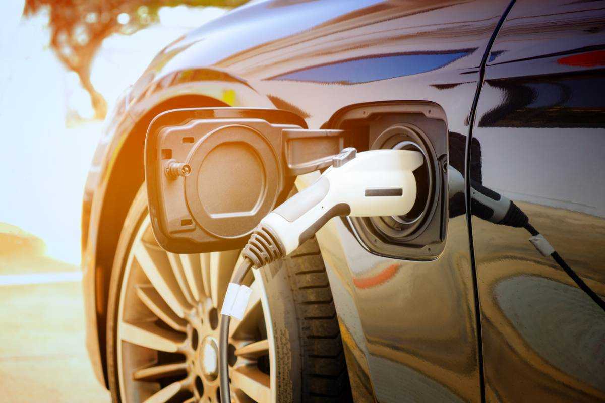 Government accused of hypocrisy as most of its cars still run on petrol, diesel or hybrids