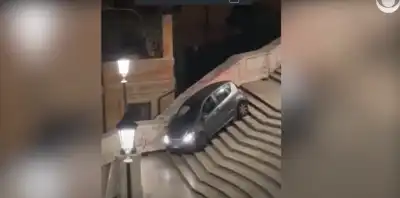 WATCH: An 80-year-old man got his Mercedes stuck on Rome’s Spanish Steps at 4AM