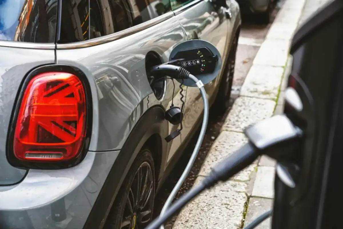 Understanding Electric Vehicles: Dispelling Common Myths