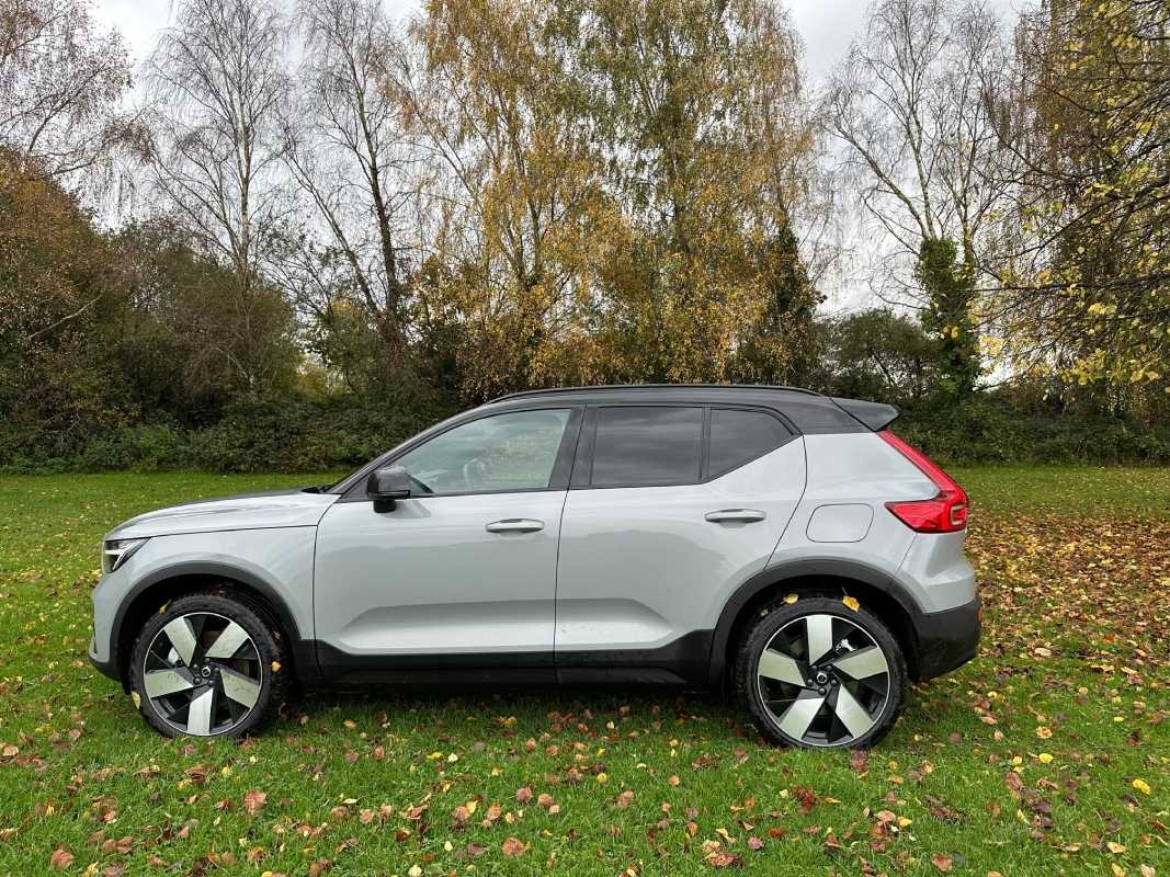 Volvo EX40 (2024 - )