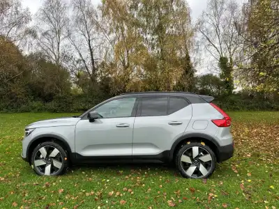Volvo EX40 (2024 - )