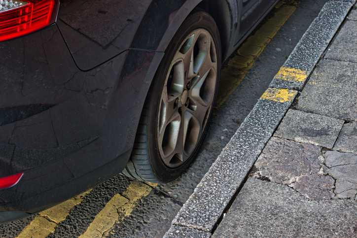 Double yellow line parking: How big a problem is it in the UK?