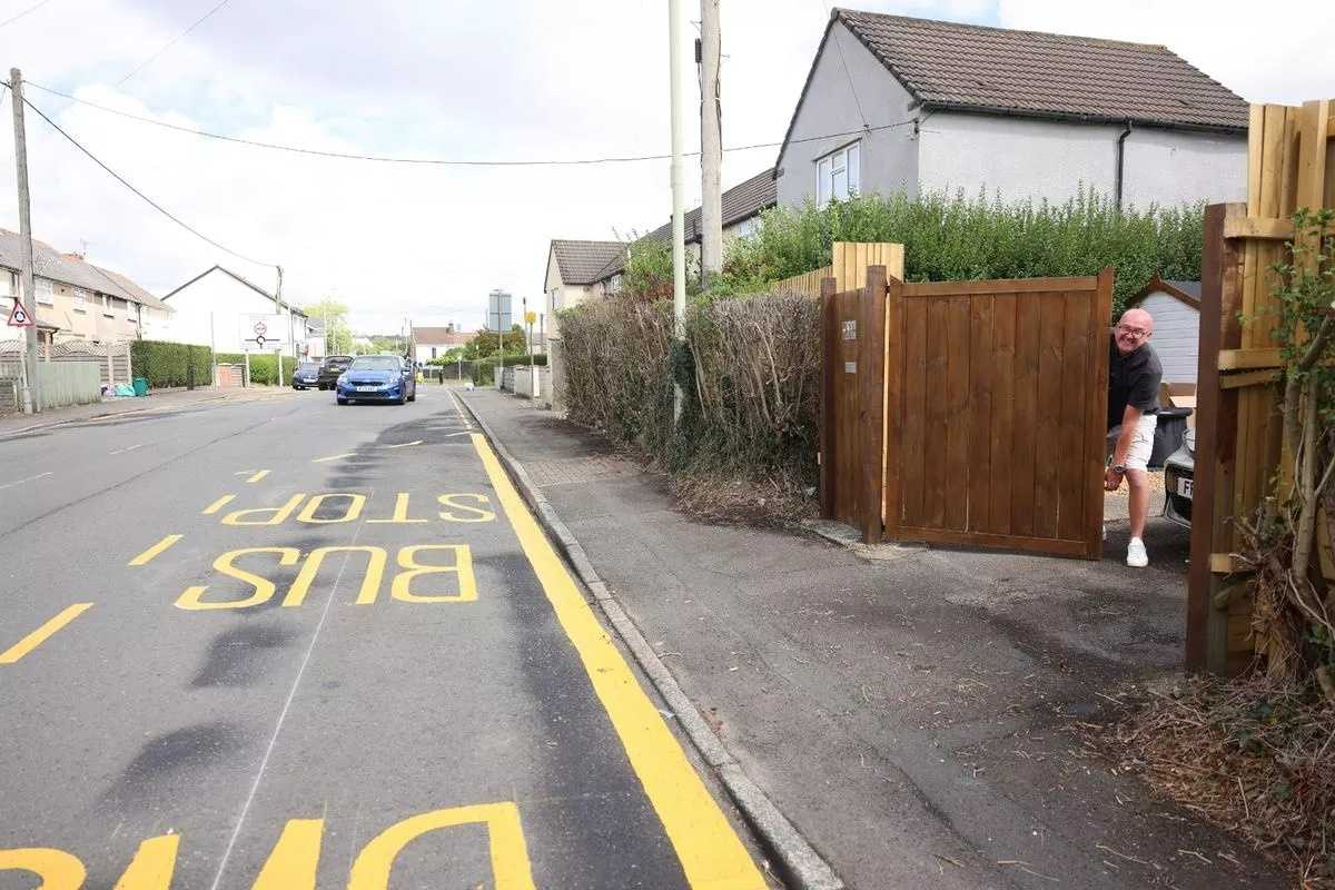 Couple Trapped in Driveway After Council Erroneously Paints Bus Stop Outside Home