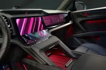 New Porsche Cayenne debuts with the brand’s largest screens to date