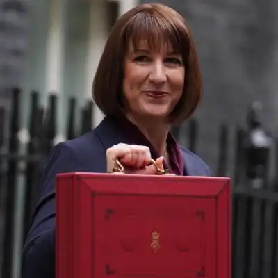 Experts urge Rachel Reeves to back petrol and diesel drivers in Autumn Budget - ‘Time to act!’