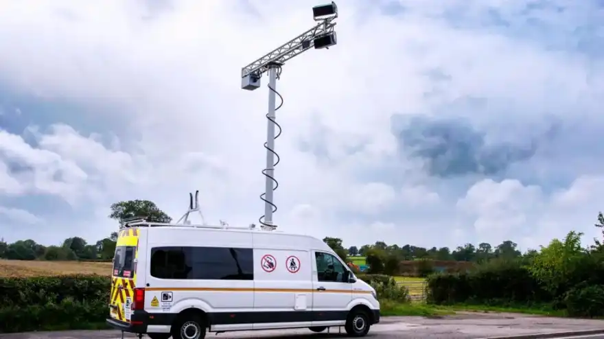 AI roadside cameras should go nationwide to tackle phone use and seat belt offences, report says