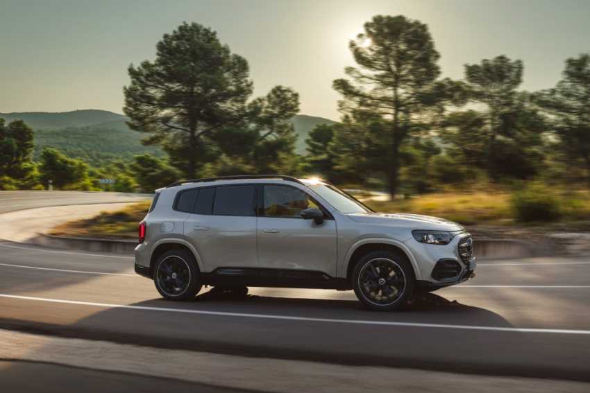 New seven-seat Mercedes GLB brings ICE and 392-mile EV