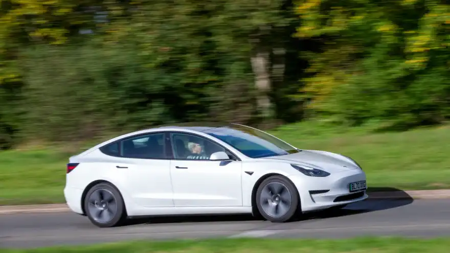 Tesla shifts Full Self-Driving to monthly payments in America, while UK buyers get different treatment