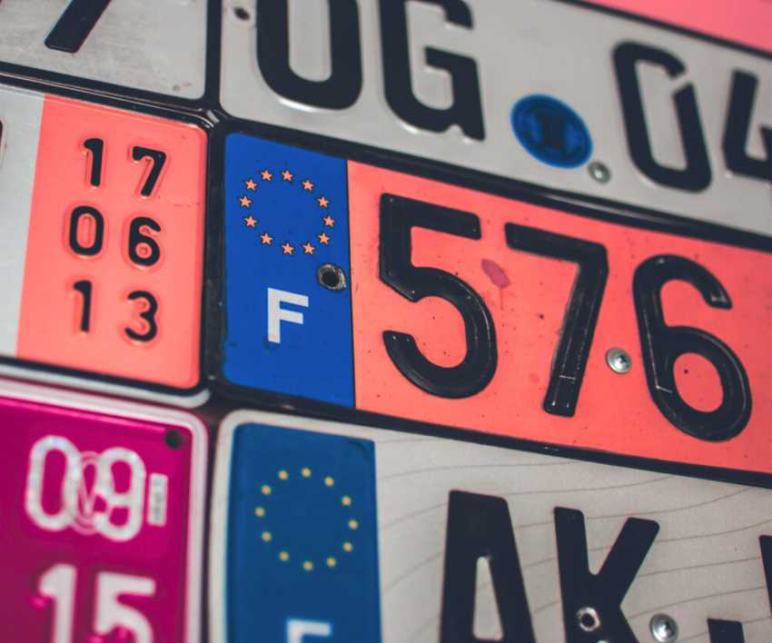 Bright pink plates hit French roads — Here’s why