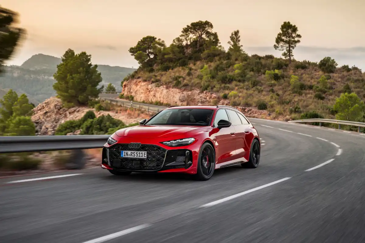 2026 Audi RS5 PHEV unveiled with 630bhp, 50‑mile EV range and UK prices ...