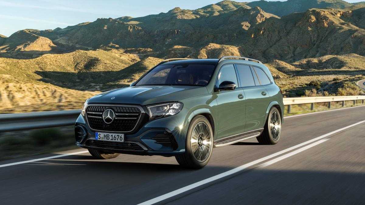 Mercedes GLS facelift: Bigger tech, smarter power, same massive presence