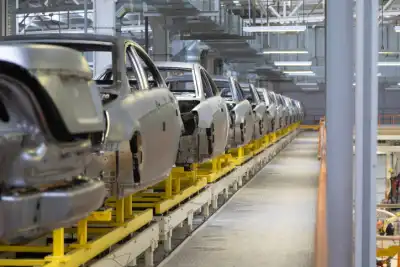UK car industry warns EU over £70bn trade deal risk