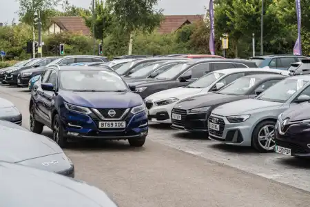 10 essential questions to ask when buying a used car in the UK (2026 guide)