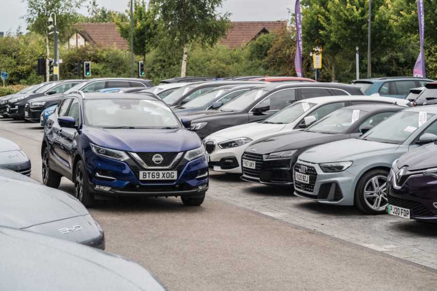 10 essential questions to ask when buying a used car in the UK (2026 guide)