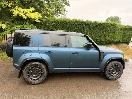 Land Rover Defender OCTA (2025 - )