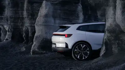 Polestar 4 SUV: lower price, more practicality and the return of the rear window