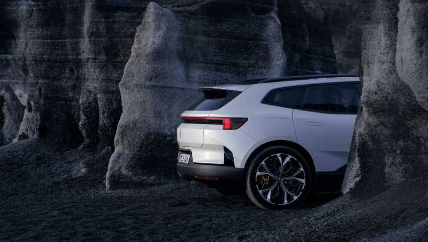 Polestar 4 SUV: lower price, more practicality and the return of the rear window