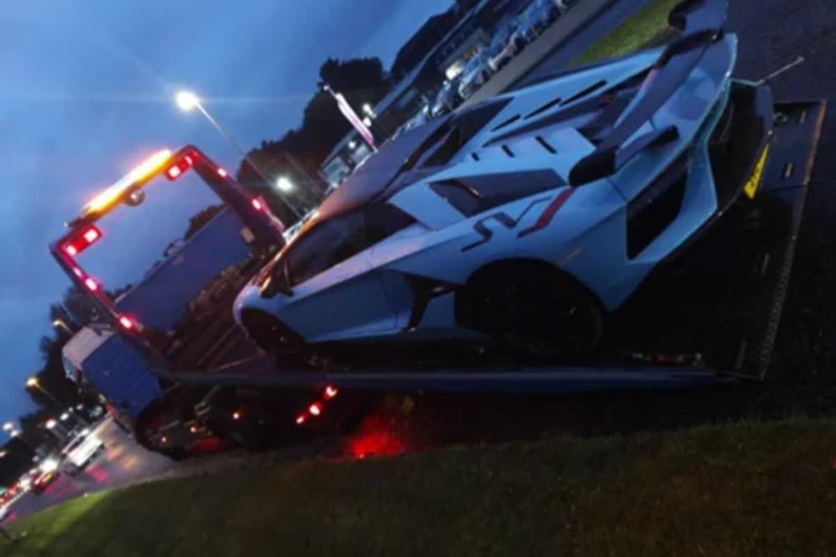 Five Lamborghinis and Mercedes G-Wagon seized after supercar convoy accused of using motorway as racetrack
