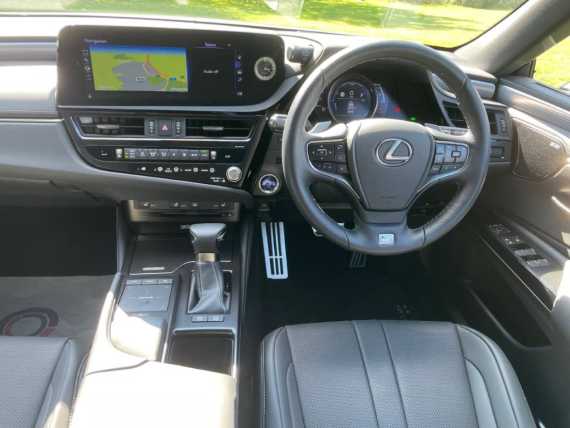 Lexus ES F Sport Takumi Pack