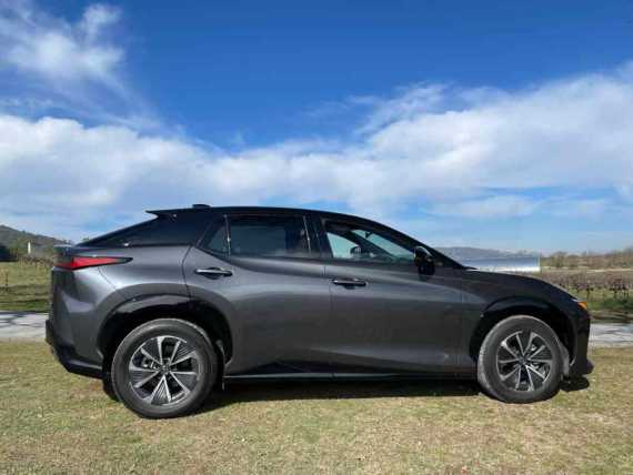 Lexus RZ 450e