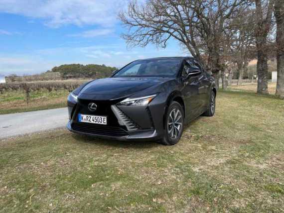 Lexus RZ 450e