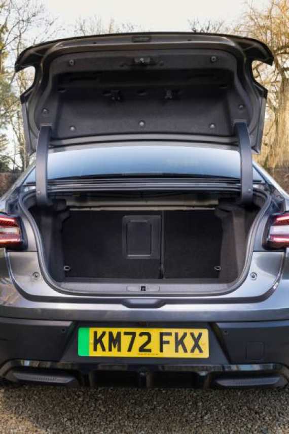 Citroen e-C4 X Review
