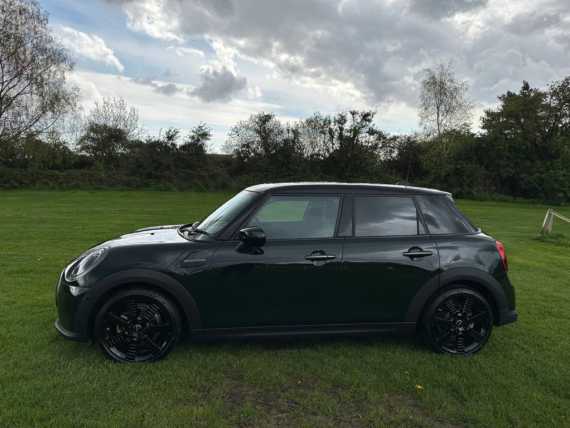MINI 5-door Hatchback Cooper Resolute Edition
