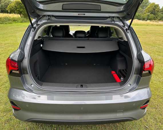 MG5 EV Trophy Long Range