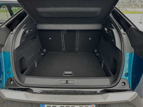 Peugeot E-3008