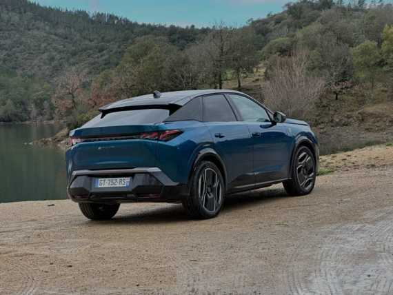Peugeot E-3008