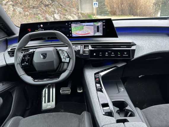 Peugeot E-3008